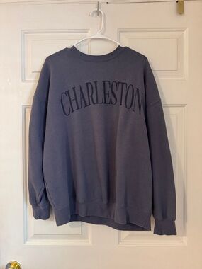 Dress up exclusive crewneck